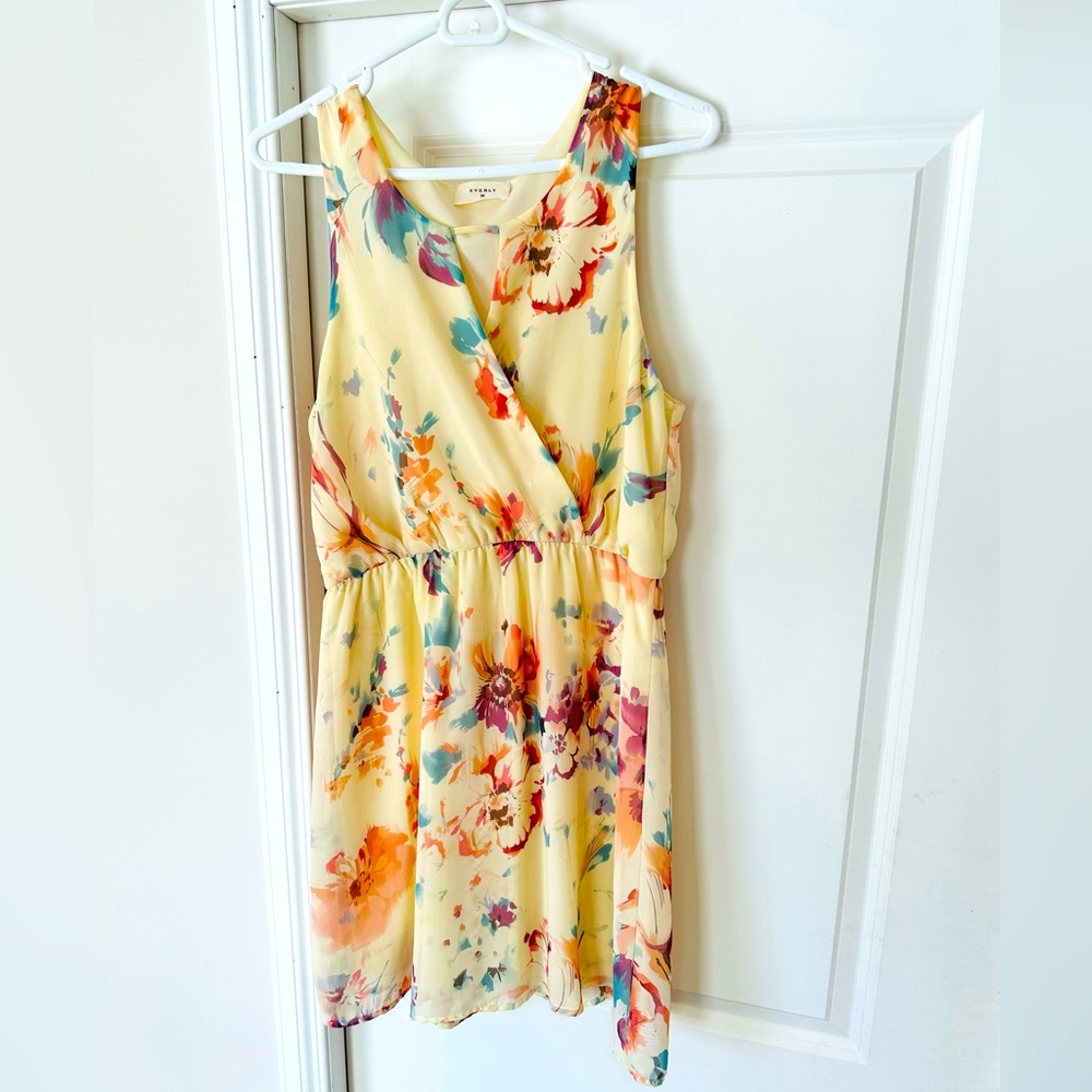 Absolutely beautiful short summer dress. Made by Everly